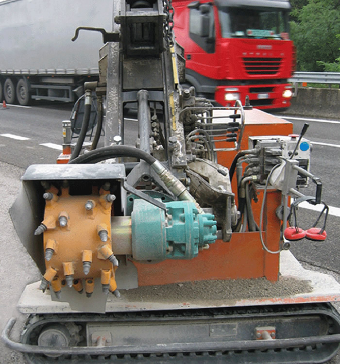 Machine a disk-type  or a drum-type cutting curb