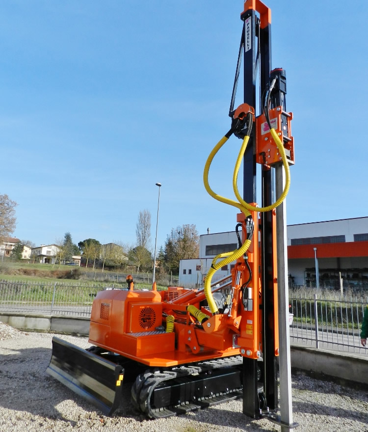 Self propelled pile driver MOD. 1200