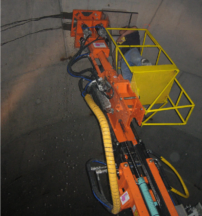 Drilling machine for tunnels vaults