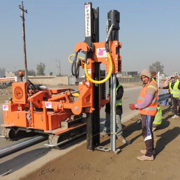 Pile driver machine Pauselli mod. 700_Safety barrier installation in Iraq